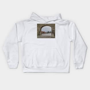 Through the arch to the Liverpool skyline Kids Hoodie